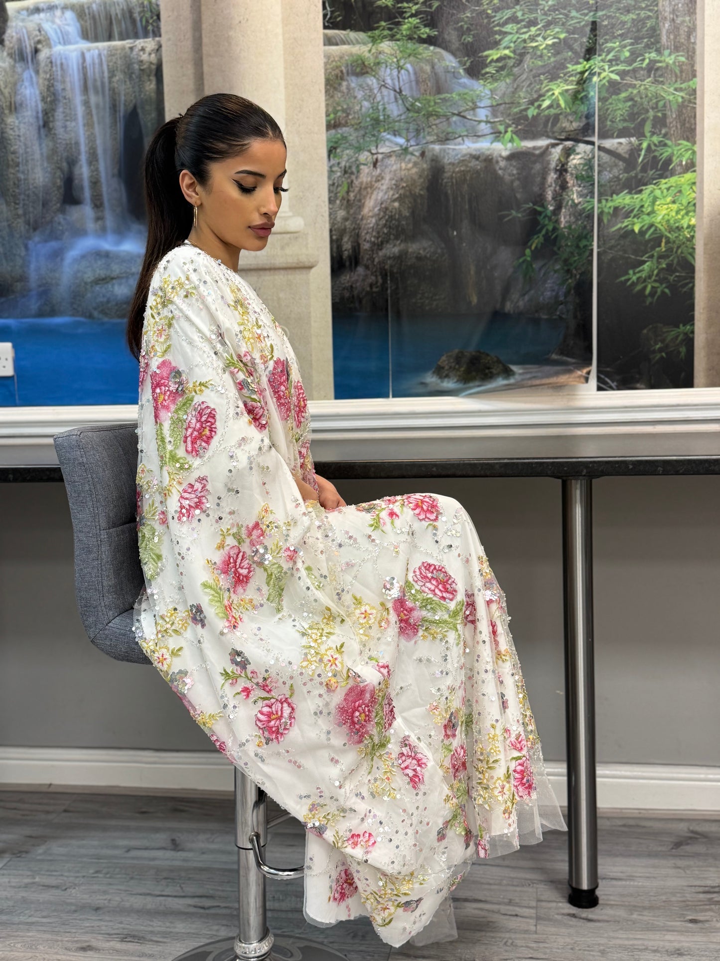 The Asma Abaya (white/pink)