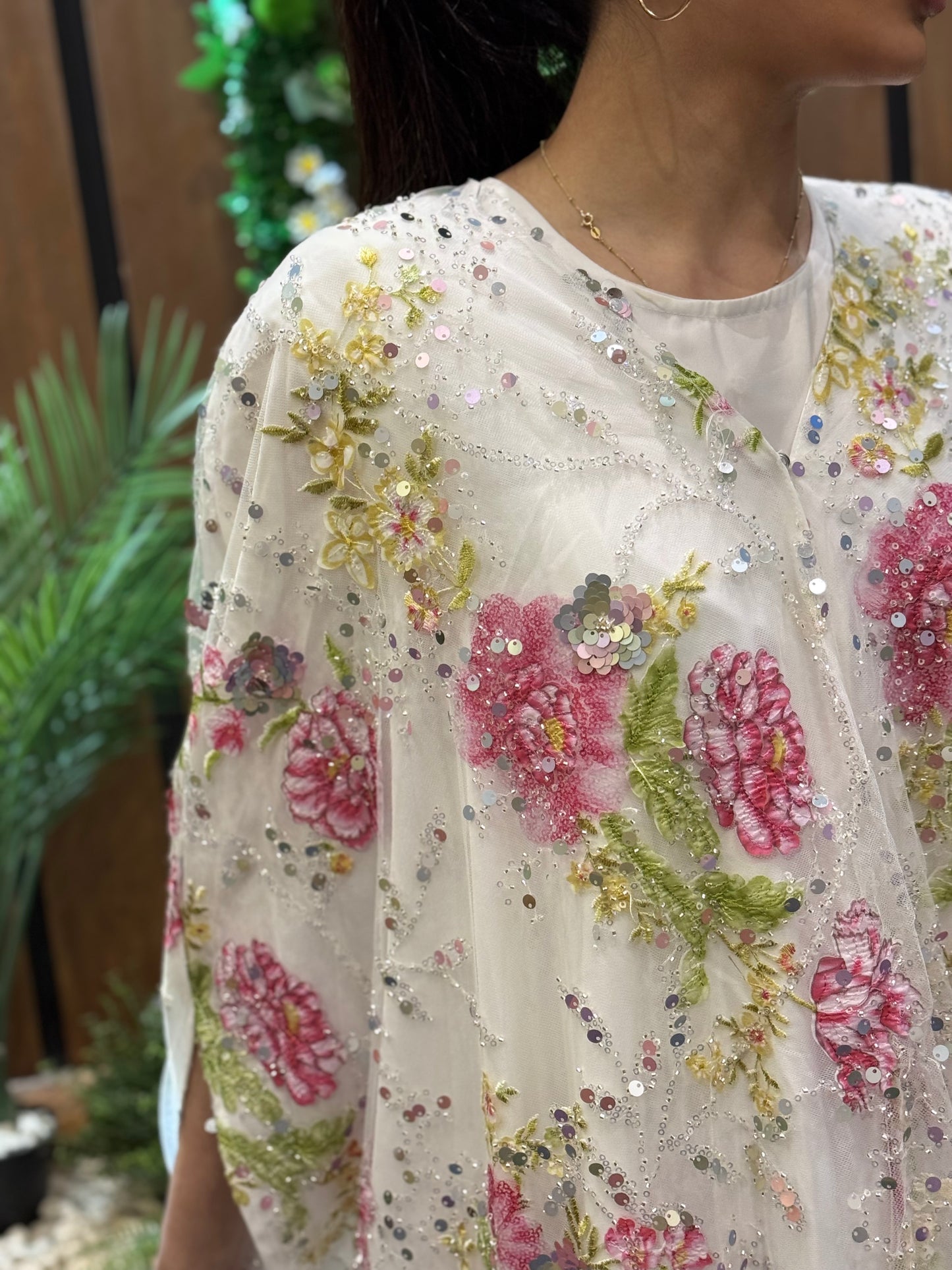 The Asma Abaya (white/pink)