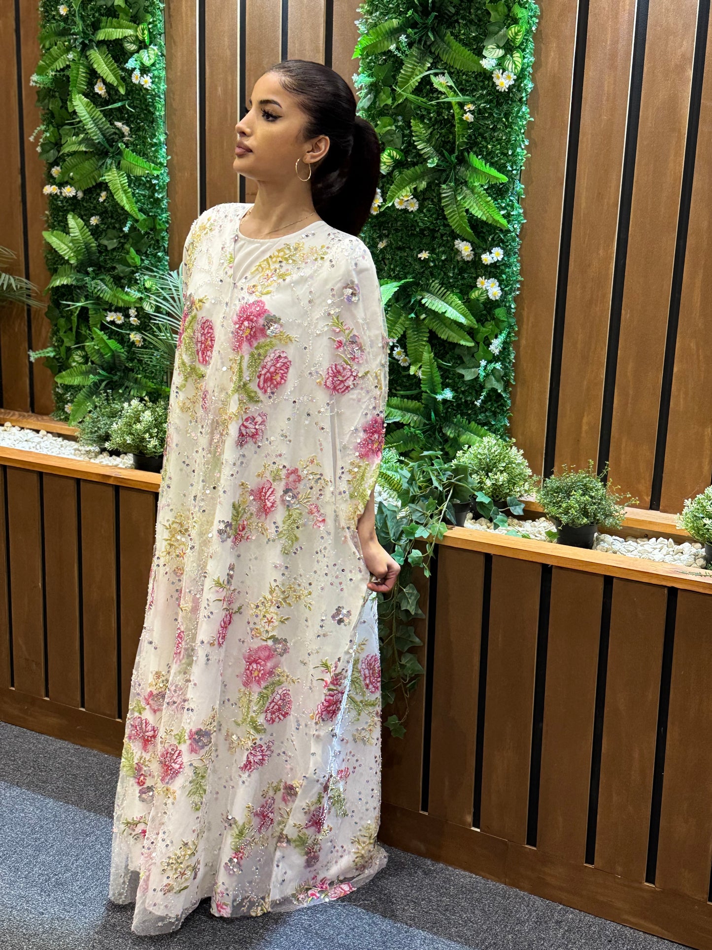 The Asma Abaya (white/pink)