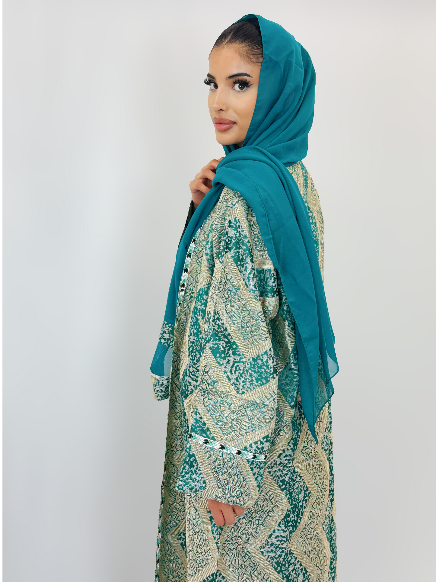 The Nila Abaya
