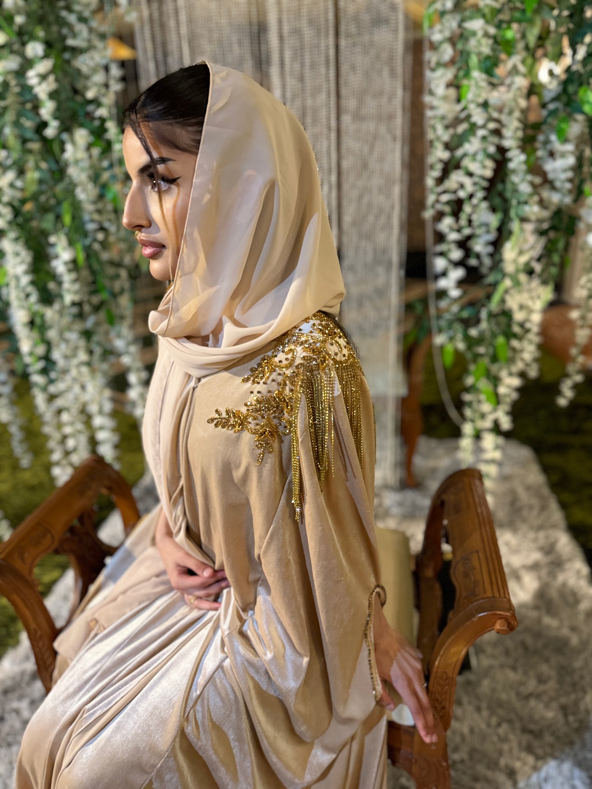 The Maira Abaya (Rose gold/Gold) The Maira Abaya (Rose gold/Gold)
